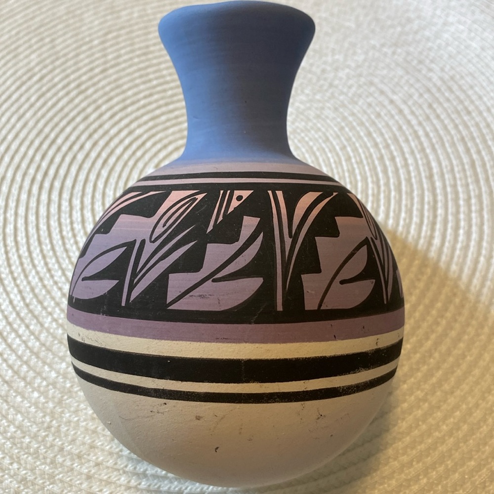 Mesa Verde Pottery Vase Signed. Native American Art. Vintage